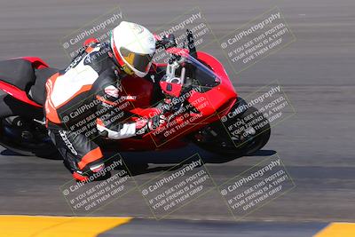 media/Oct-08-2022-SoCal Trackdays (Sat) [[1fc3beec89]]/Turn 7 Inside (145pm)/